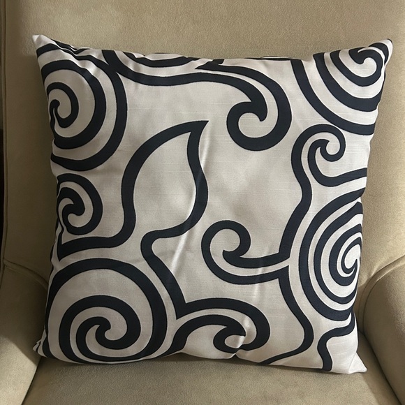 Elegant Swirl Pattern Throw Pillow - Picture 2 of 3